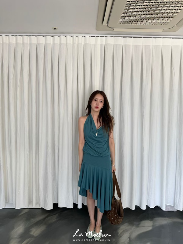 掛脖垂領美背洋裝